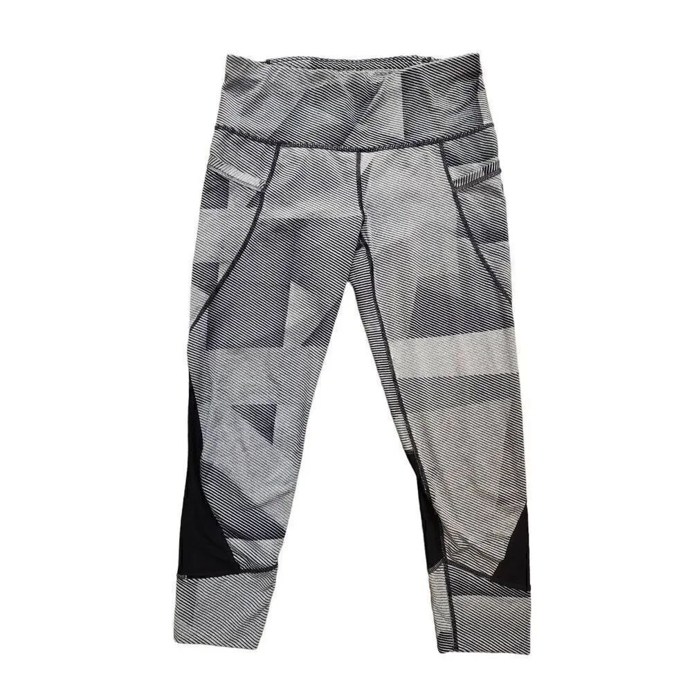 Athleta Zip Pocket 7/8 legging gray/black Size small poly/lycra